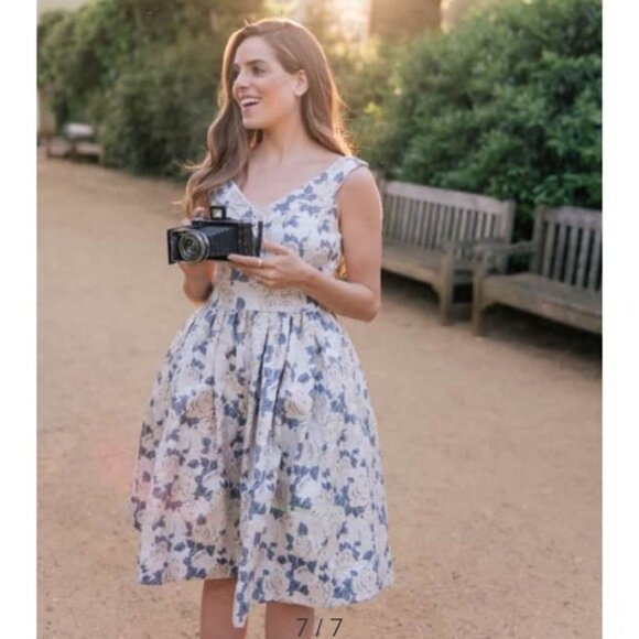 NWT Gal Meets Glam Ava Dusty Blue Beige Floral Dress $198 - Picture 3 of 14